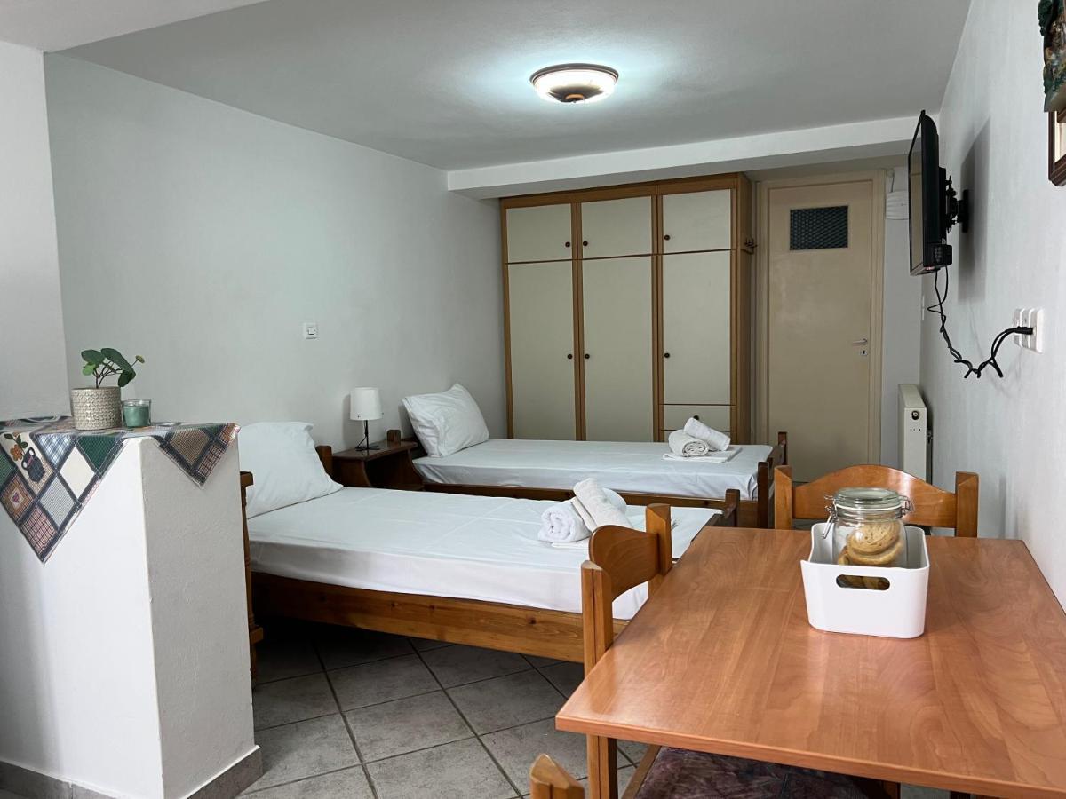 Athina Rooms Karvounades Exteriér fotografie