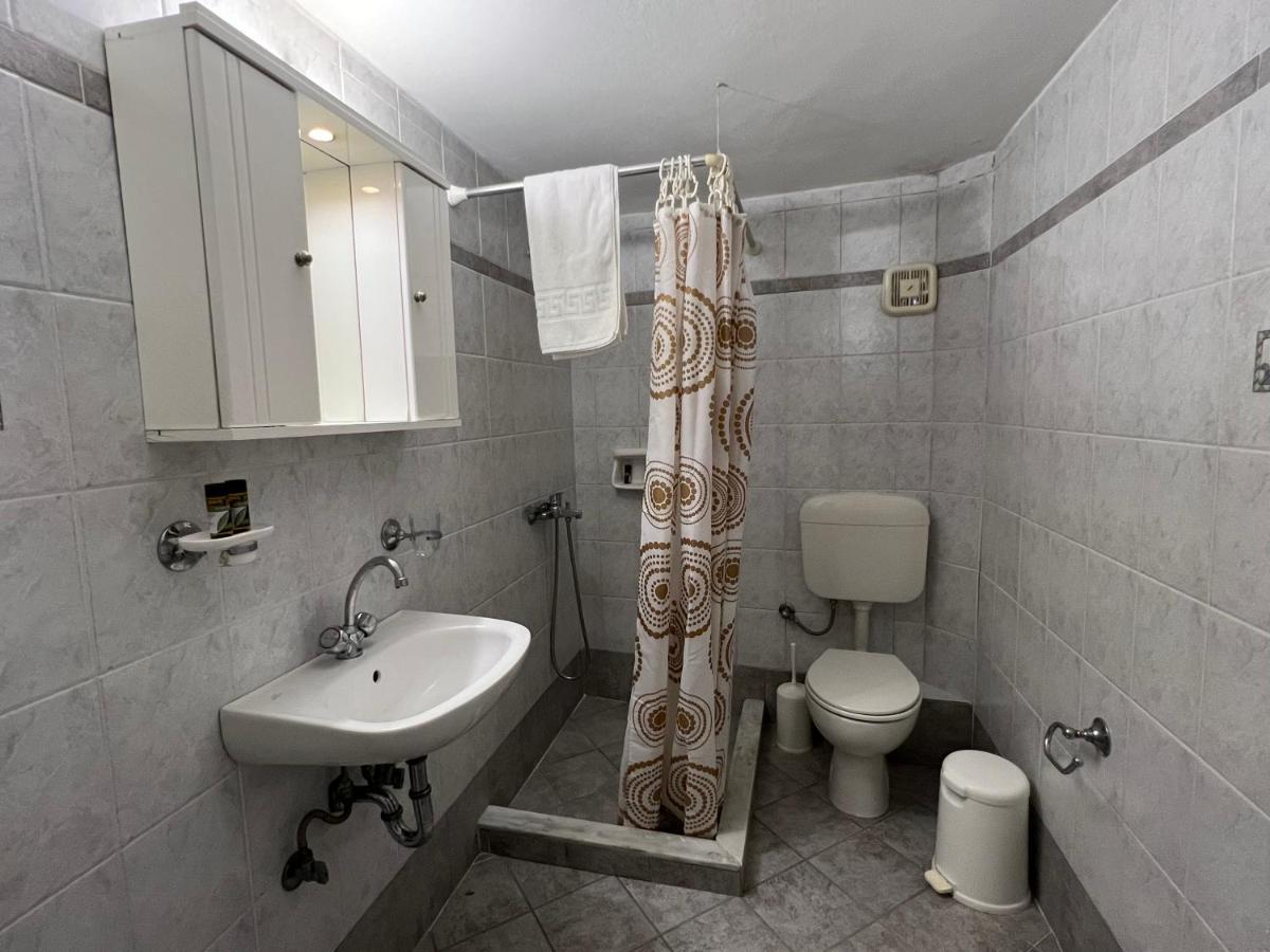Athina Rooms Karvounades Exteriér fotografie