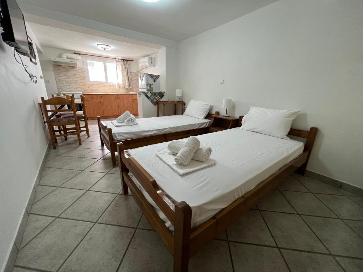 Athina Rooms Karvounades Exteriér fotografie