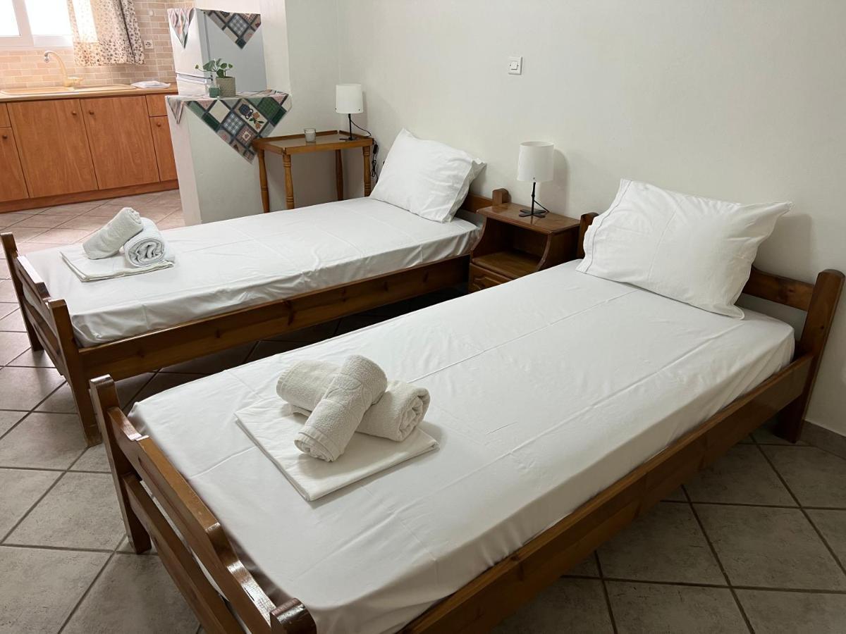 Athina Rooms Karvounades Exteriér fotografie