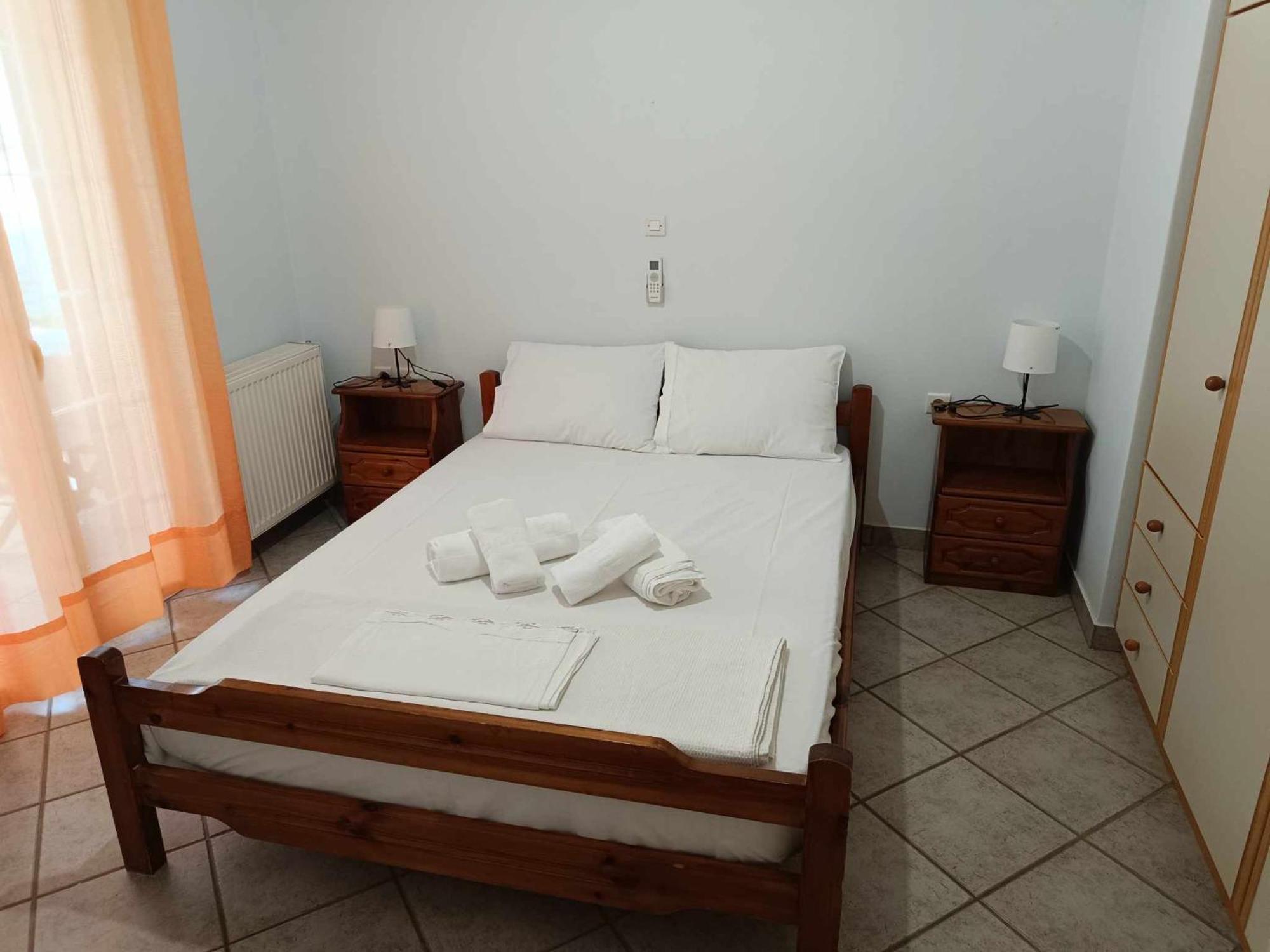 Athina Rooms Karvounades Exteriér fotografie